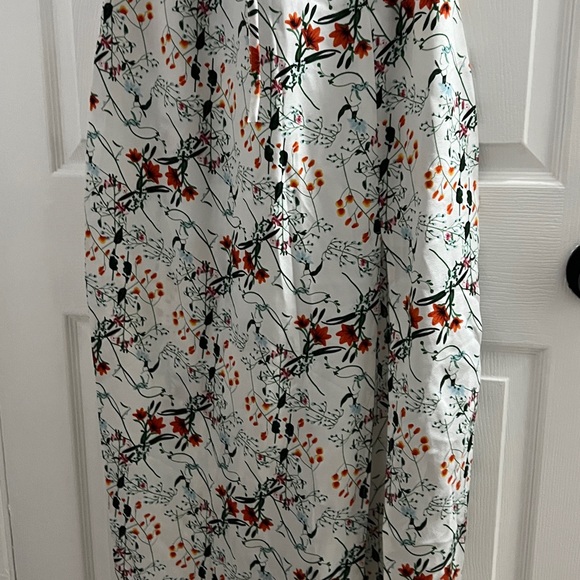 PrettyLittleThing Floral Ruffle Dress - Picture 2 of 4